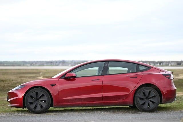 Tesla vs. konkurence: Jaký je rozdíl v nabídce elektrických vozidel
